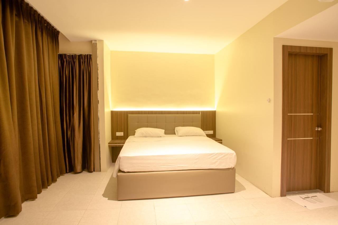 Ak Hotel Nagoya Hill Batam Exteriör bild